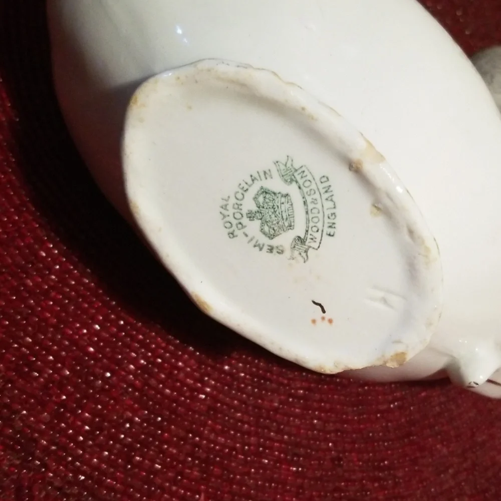 Royal‎ semi porcelain gravy dish wood&son England